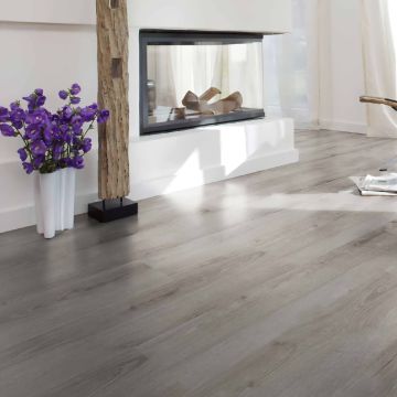 Parchet laminat Superior AC3 8 mm Stejar ton mediu D3904