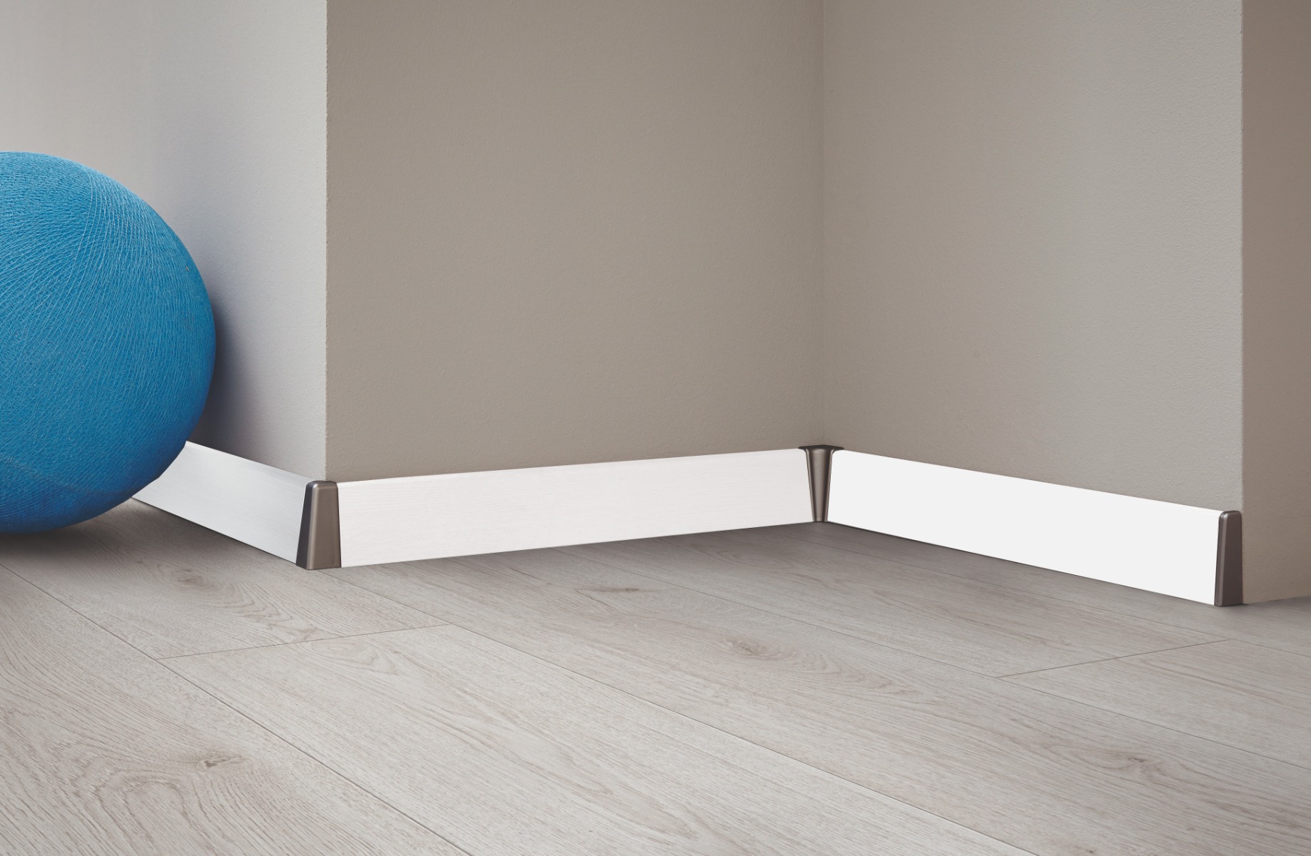 Plinta parchet MDF 58 mm Alb 2.4 ml