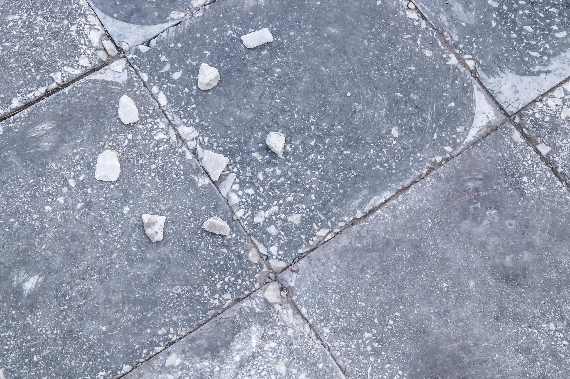 Greseala din cauza careia gresia de exterior se poate sparge la iarna